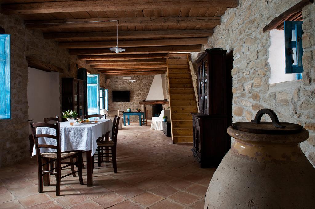 Domu Antiga Bed & Breakfast Gergei Exterior foto