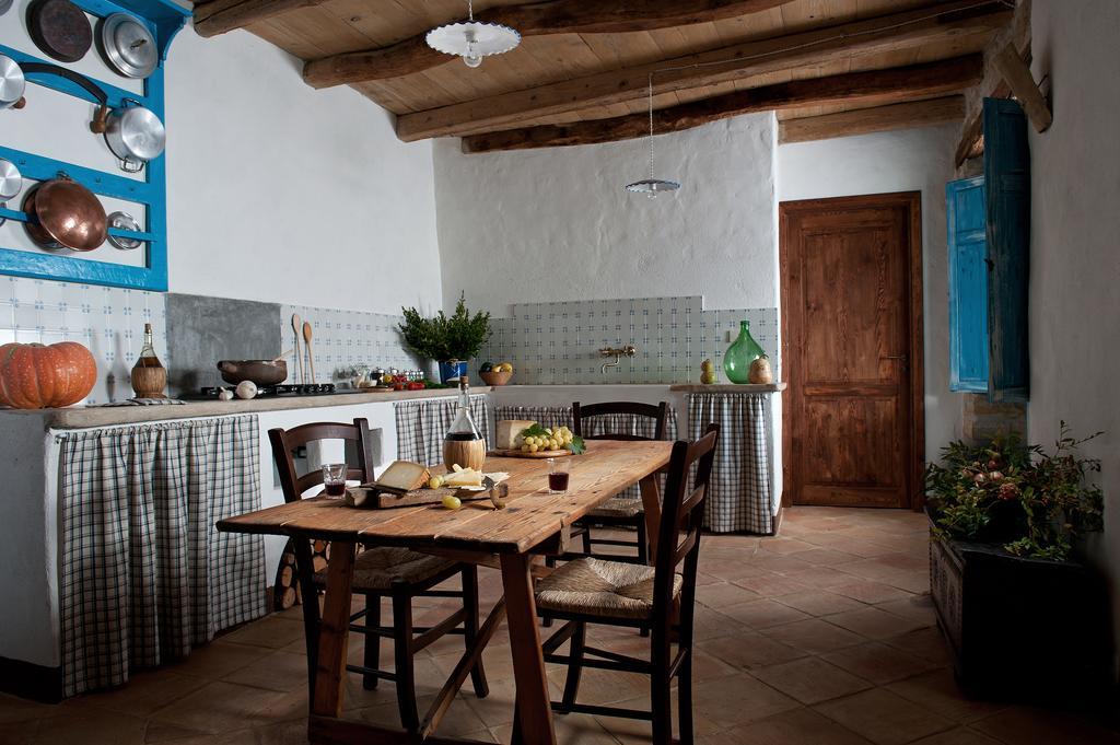 Domu Antiga Bed & Breakfast Gergei Exterior foto