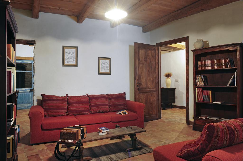 Domu Antiga Bed & Breakfast Gergei Exterior foto
