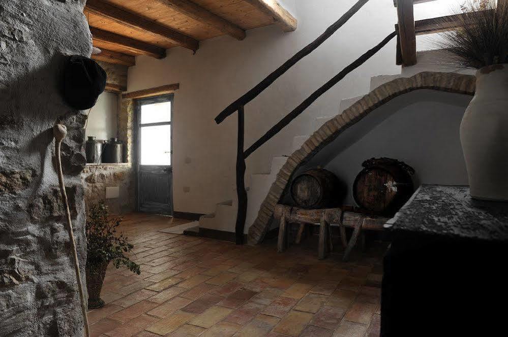 Domu Antiga Bed & Breakfast Gergei Exterior foto